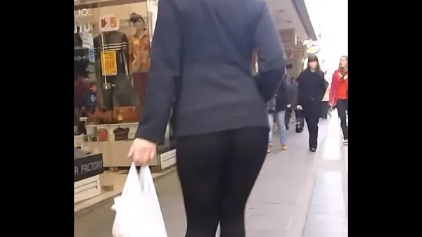 Tampilkan stunning girl in skin tight leggings total Film