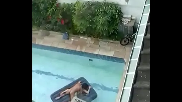 Näytä yhteensä Flagra casal tranzando na piscina em sao paulo brasil elokuvaa