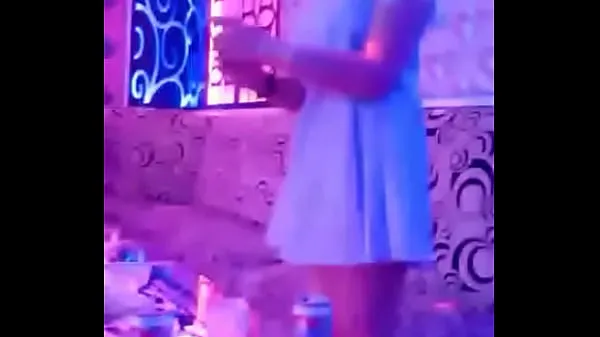 Zobrazit celkem Khmer Girl Dancing in Karaoke filmů