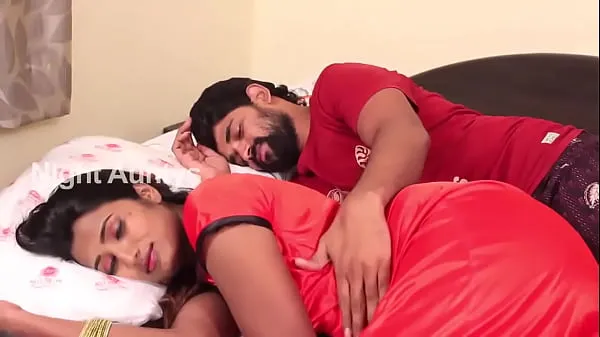 Vis Wife and Husband Romance in Bed Room Scene HD film i alt