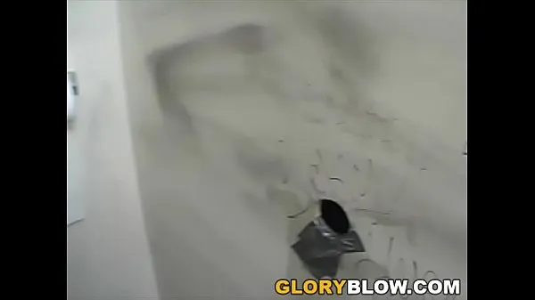 Mostra Saphire ci mostra le sue abilità pompino su una BBC - Gloryhole film in totale