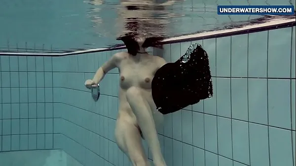 총 Flashing bright tits underwater makes everyone horny개의 영화 표시