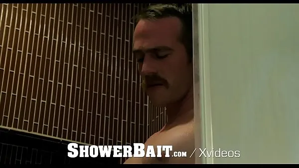 显示ShowerBait Wet Big Dick Shower POUNDING部电影