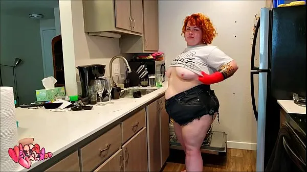 ginger BBW washing dishes and bouncing that big booty toplam Filmi göster