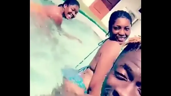 SHATTA WALE THREESOME mit 2 Ghetto Slay Queens wird viral Gesamtzahl der Filme anzeigen