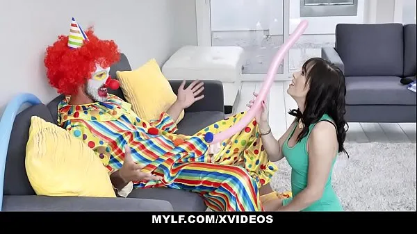 แสดงภาพยนตร์ทั้งหมด Pretty Milf (AlanaCruise) Sucks Off A Big Dick Clown เรื่อง