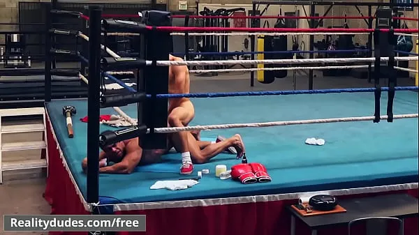 显示Draven Navarro pounded by teammate Alex Rim drilling in the ring - Reality Dudes部电影