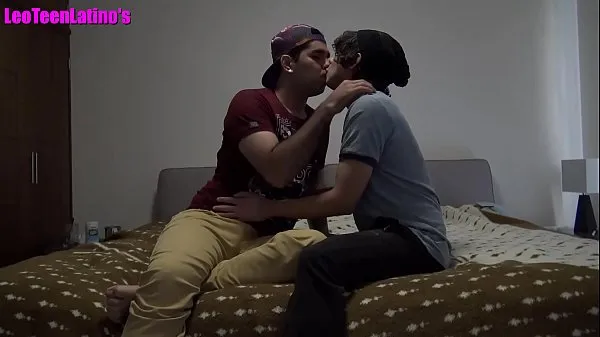 Mostrar Um Thug trai seu namorado e dá seu sêmen para outro Twink - Leo Estebans & El Niko (TRAILER total de filmes