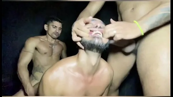 Eduardo lima e Lucas mancinni me fez de submisso com dupla penetração sexo hard na taurus toplam Filmi göster