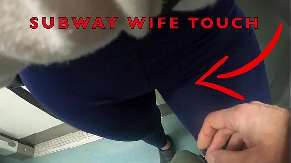 Vis totalt My Wife Let Older Unknown Man to Touch her Pussy Lips Over her Spandex Leggings in Subway filmer