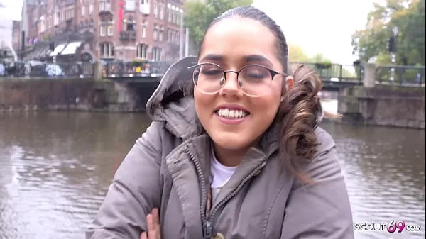 Mostrar SCOUT ALEMÁN - CHICA PEQUEÑA CON NERD NATURAL RECOGIDA Y FOLLADA EN LA CALLE películas en total