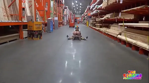 Összesen Clown gets dick sucked in The Home Depot film