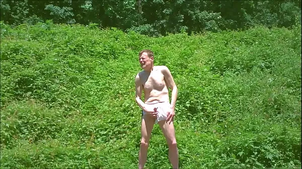 Prikaži Jerking In Full View Of Running Trail June 2015 skupaj filmov