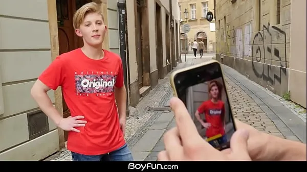 Mostrar Twink andy ford bareback folla a su linda amiga andrea high por la tarde paseo películas en total