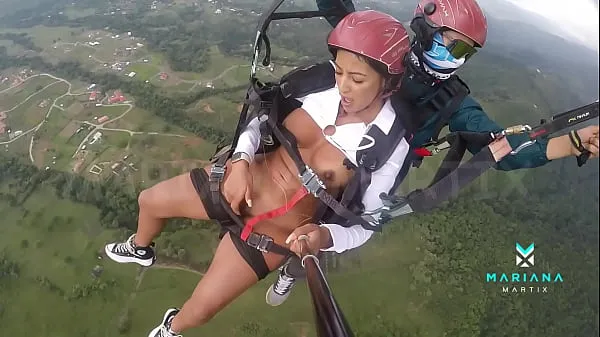 عرض The number one ebony actress from Colombia Mariana Martix goes paragliding masturbating naked إجمالي الأفلام