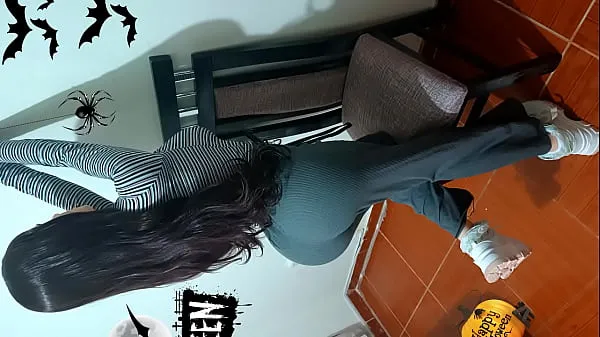 Mostrar Fodendo uma grande bunda venezuelana enquanto decora a loja para o HALLOWEEN total de filmes