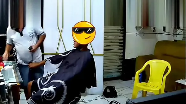 NOVINHO PEGANDO NO MEU PAU NA BARBEARIA कुल फिल्में दिखाएं