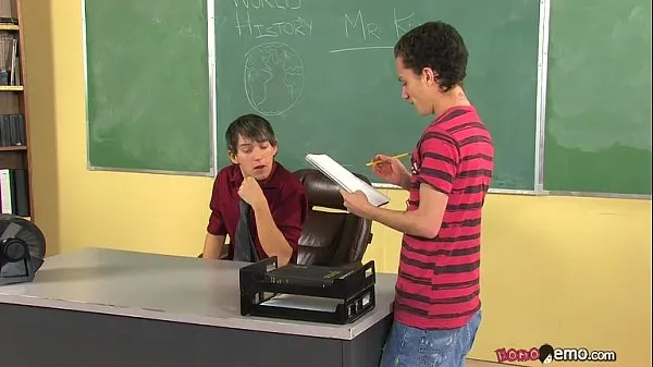 Afficher Frappé sur le bureau des enseignants films au total