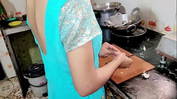 Vis totalt Desi Bhabhi Was Working In The Kitchen When Her Husband Came And Fucked filmer