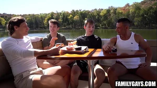 Nouveaux Beau-père quatuor baise beau-fils gay lors d'une excursion en bateaumeilleurs films