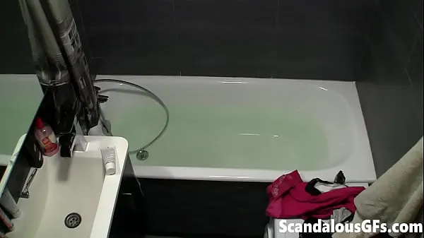 Zobraziť celkovo filmy (Stella enjoying solo tub time masturbating)