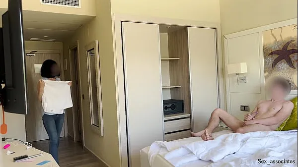 Show PUBLIC DICK FLASH. I pull out my dick in front of a hotel maid and she agreed to jerk me off total Movies