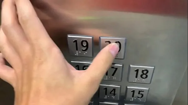 Afficher Sexe en public, dans l'ascenseur avec un inconnu et ils nous surprennent films au total