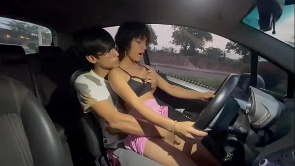 Mostrar I help my little stepsister with her driving lessons and I end up fucking her hard until I cum películas en total